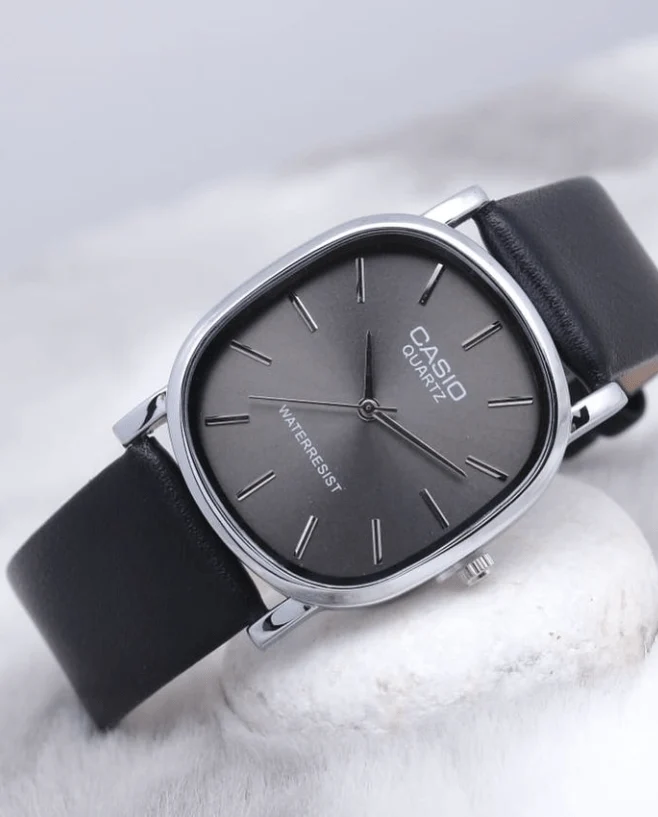 Leather Wristwatch – Classic Stylish Watch for Men & Women